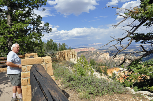 Lee Duquette enjoys the view of Bryce Canyon